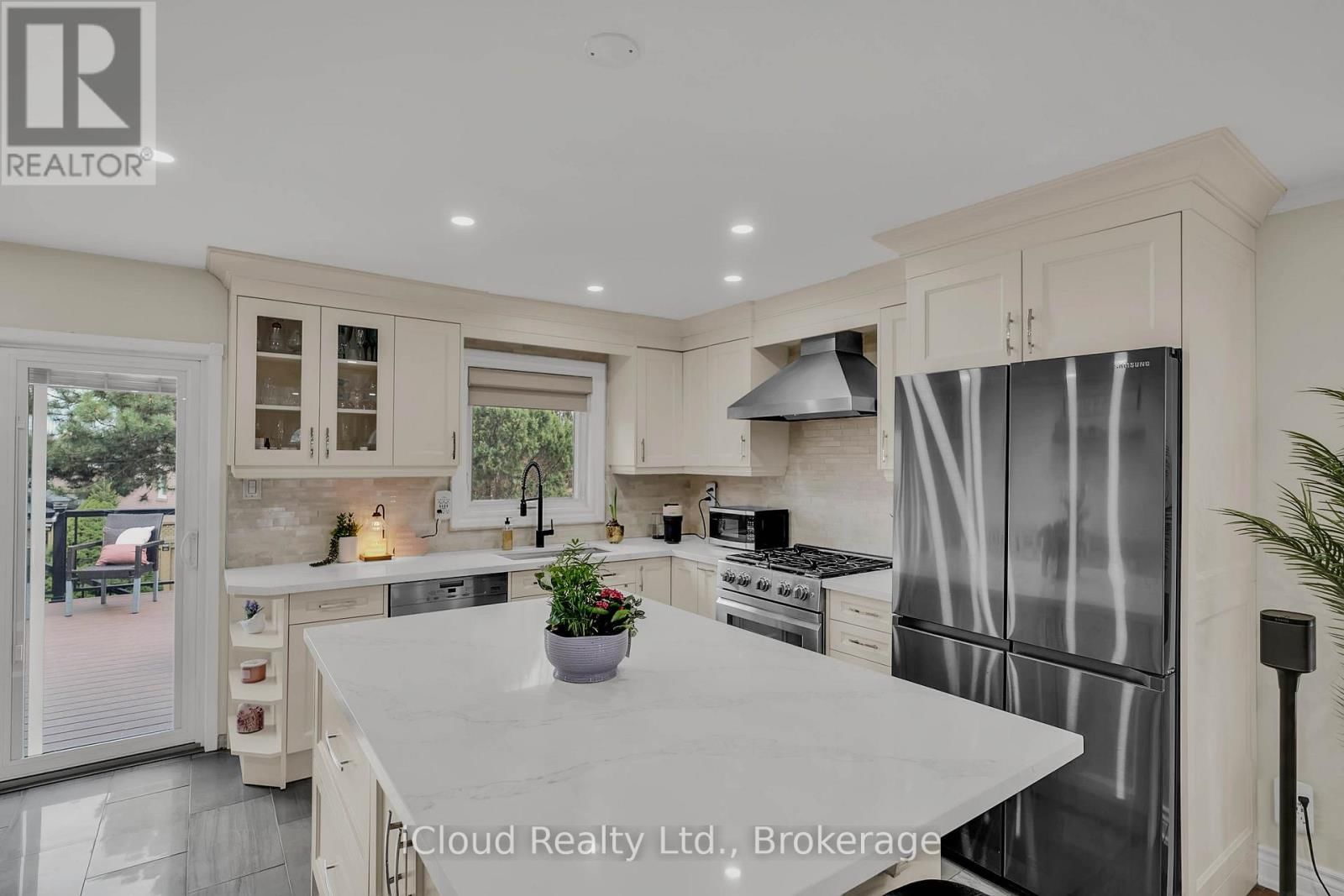 1370 PICKWICK DRIVE Image 9