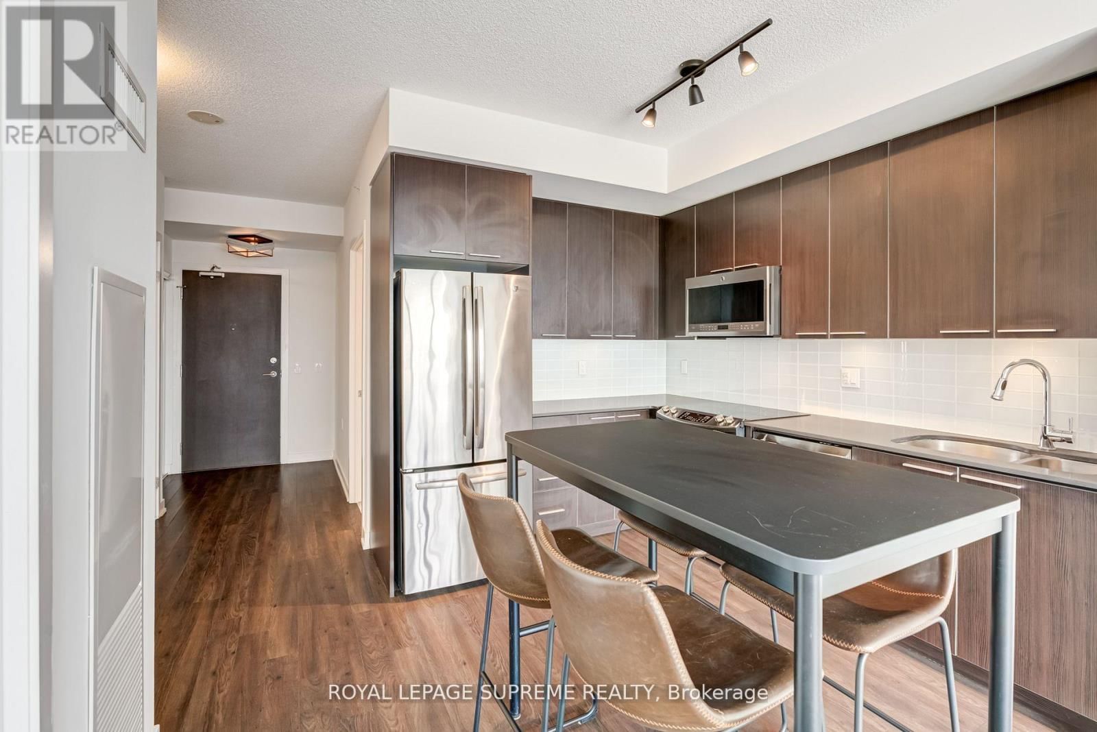 2008 - 10 PARK LAWN ROAD Image 15