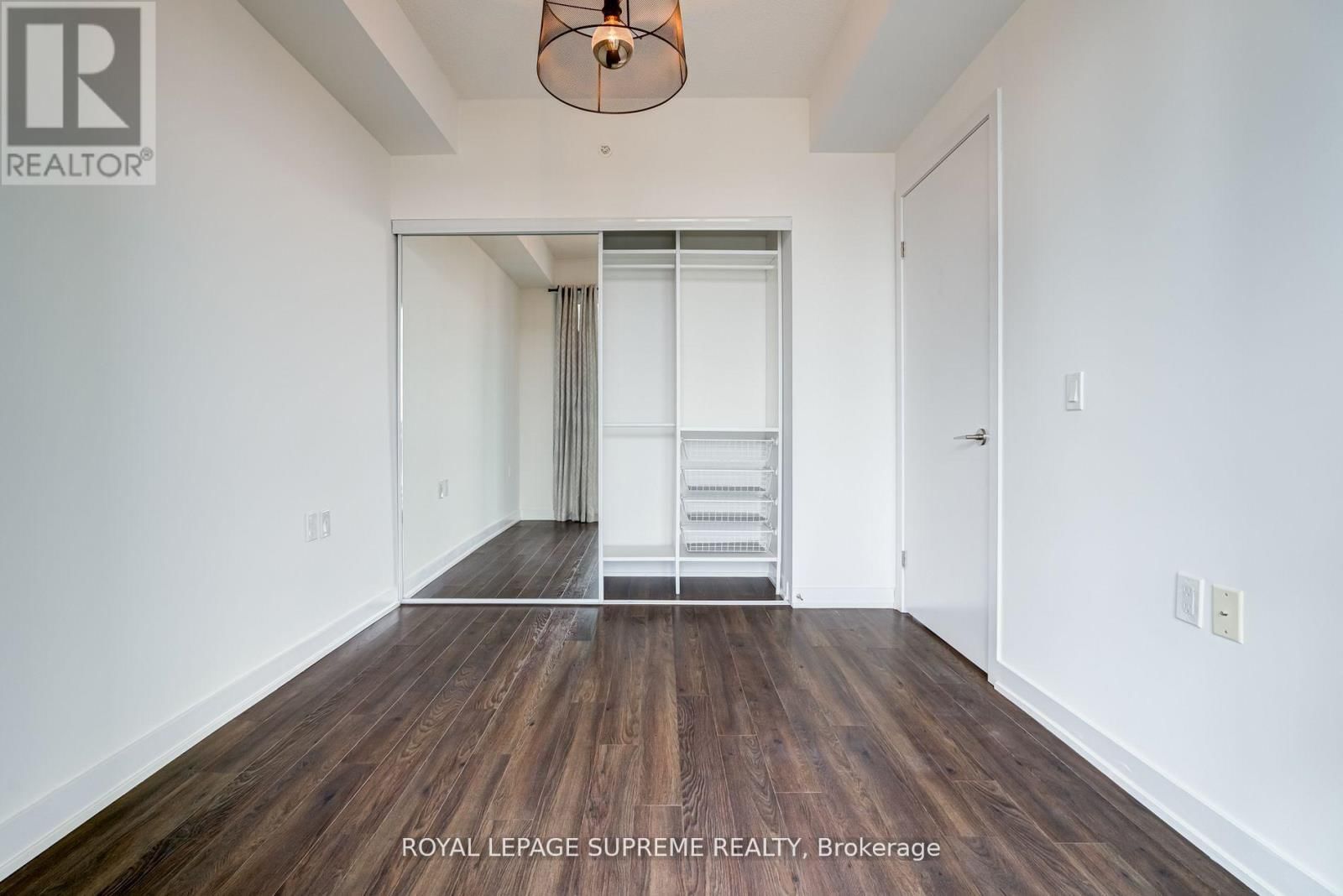 2008 - 10 PARK LAWN ROAD Image 18