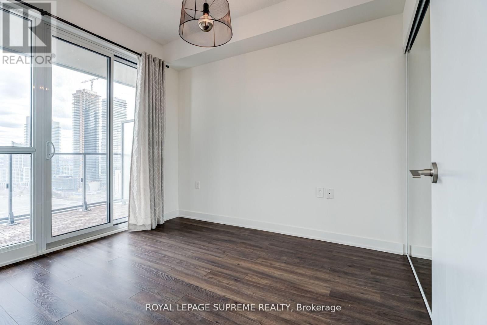 2008 - 10 PARK LAWN ROAD Image 19