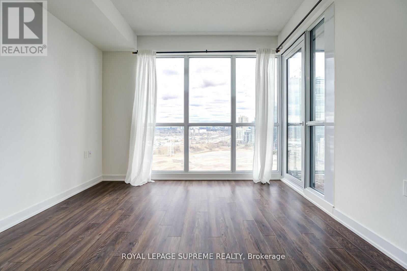 2008 - 10 PARK LAWN ROAD Image 20