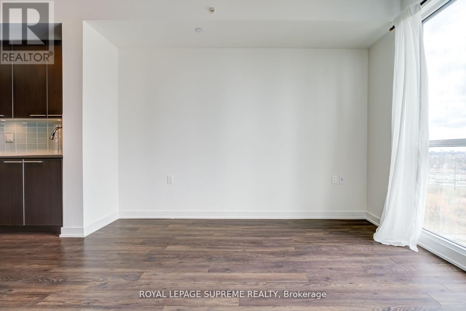 2008 - 10 PARK LAWN ROAD Image 21