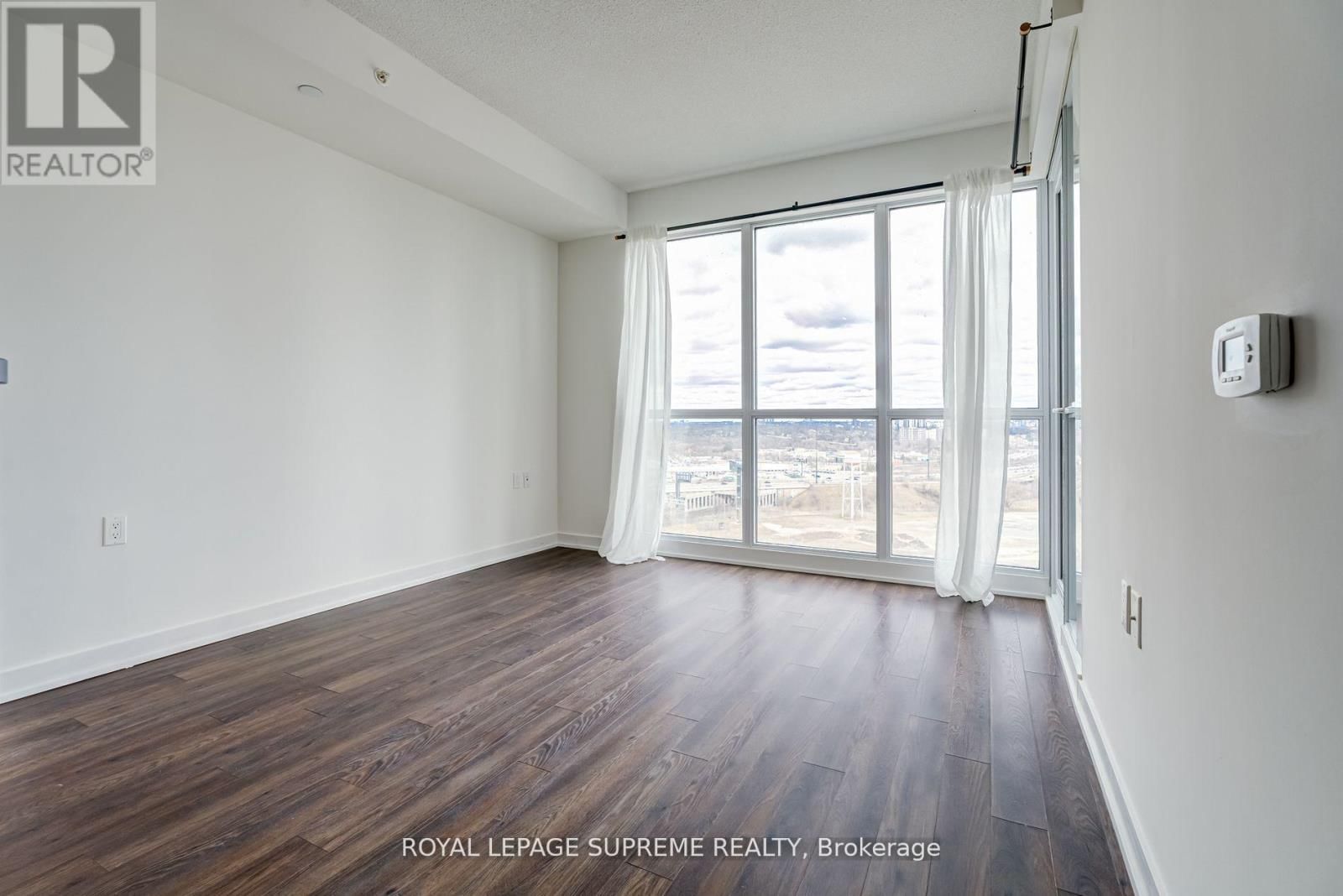 2008 - 10 PARK LAWN ROAD Image 22