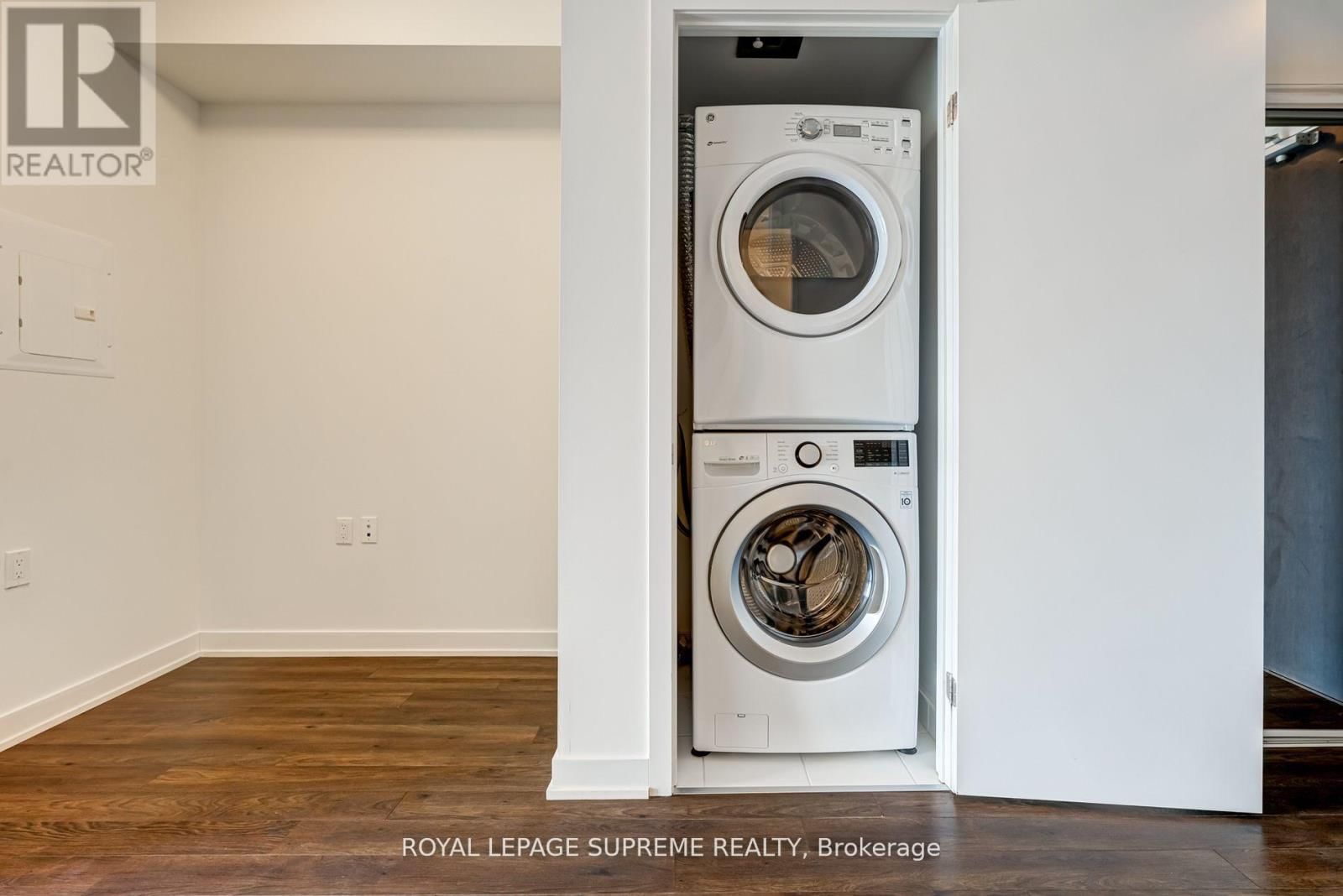 2008 - 10 PARK LAWN ROAD Image 24