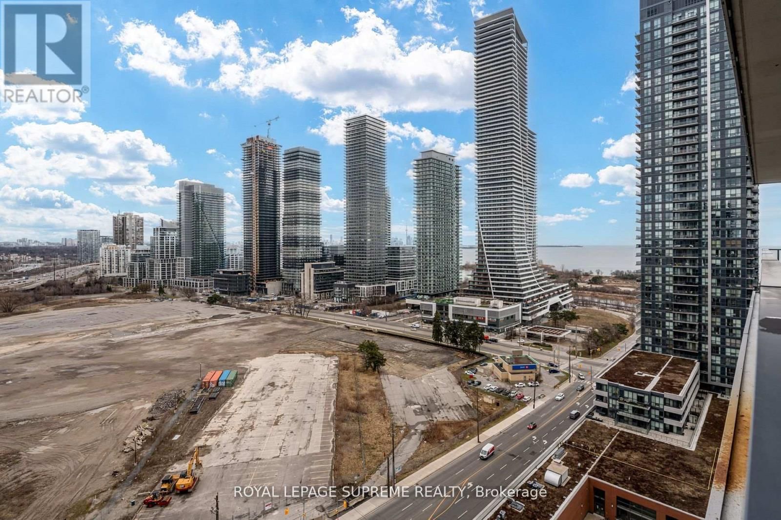 2008 - 10 PARK LAWN ROAD Image 28