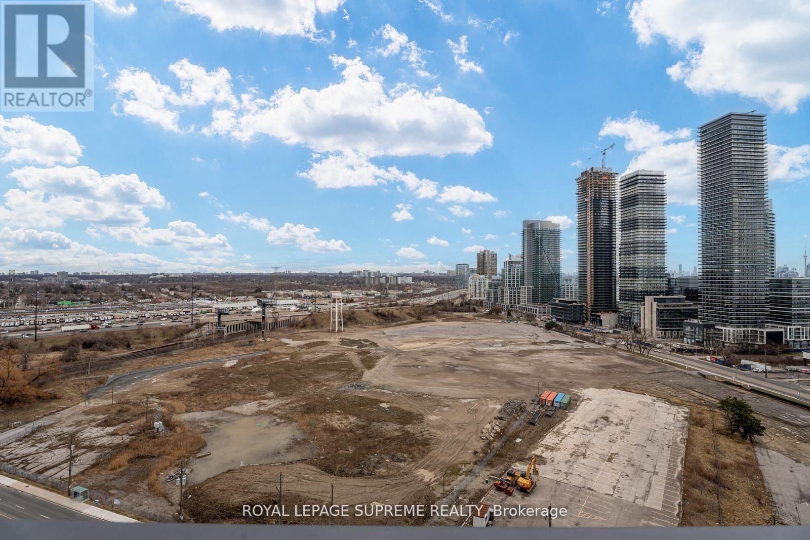 2008 - 10 PARK LAWN ROAD Image 34