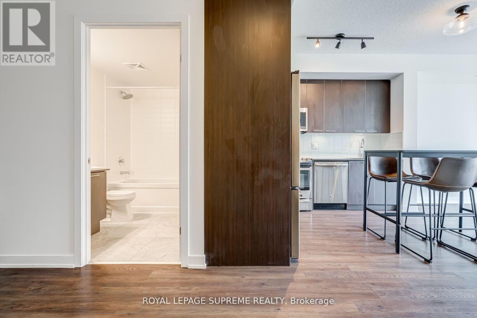 2008 - 10 PARK LAWN ROAD Image 8