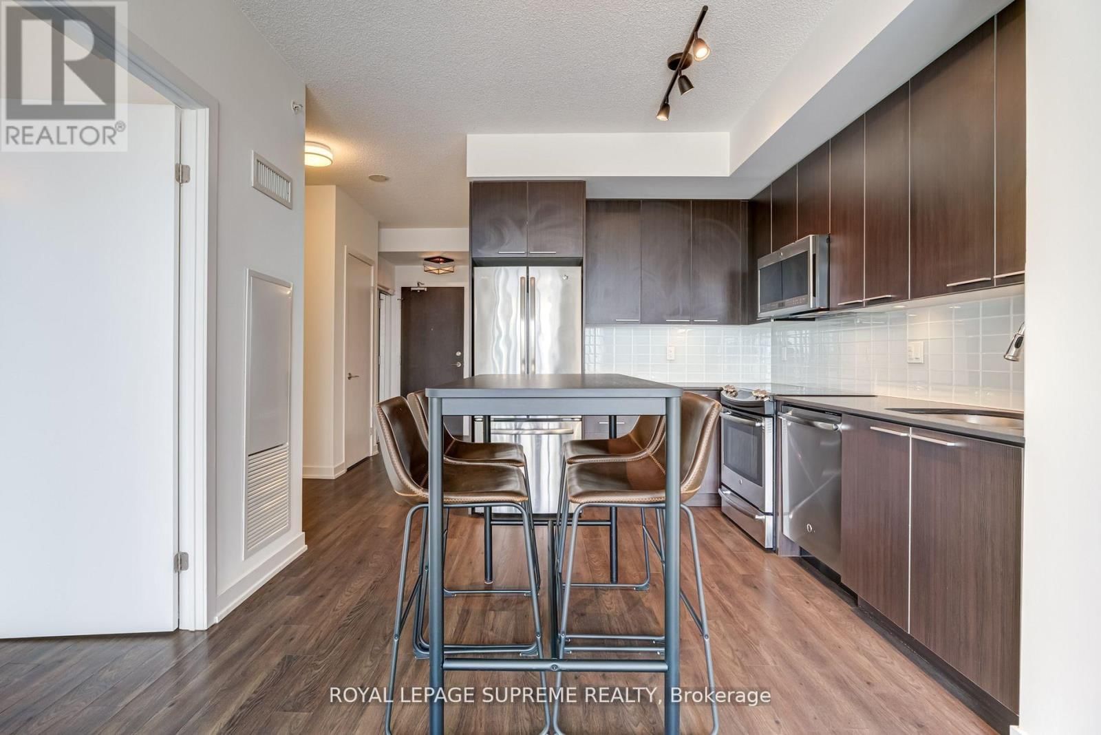 2008 - 10 PARK LAWN ROAD Image 9