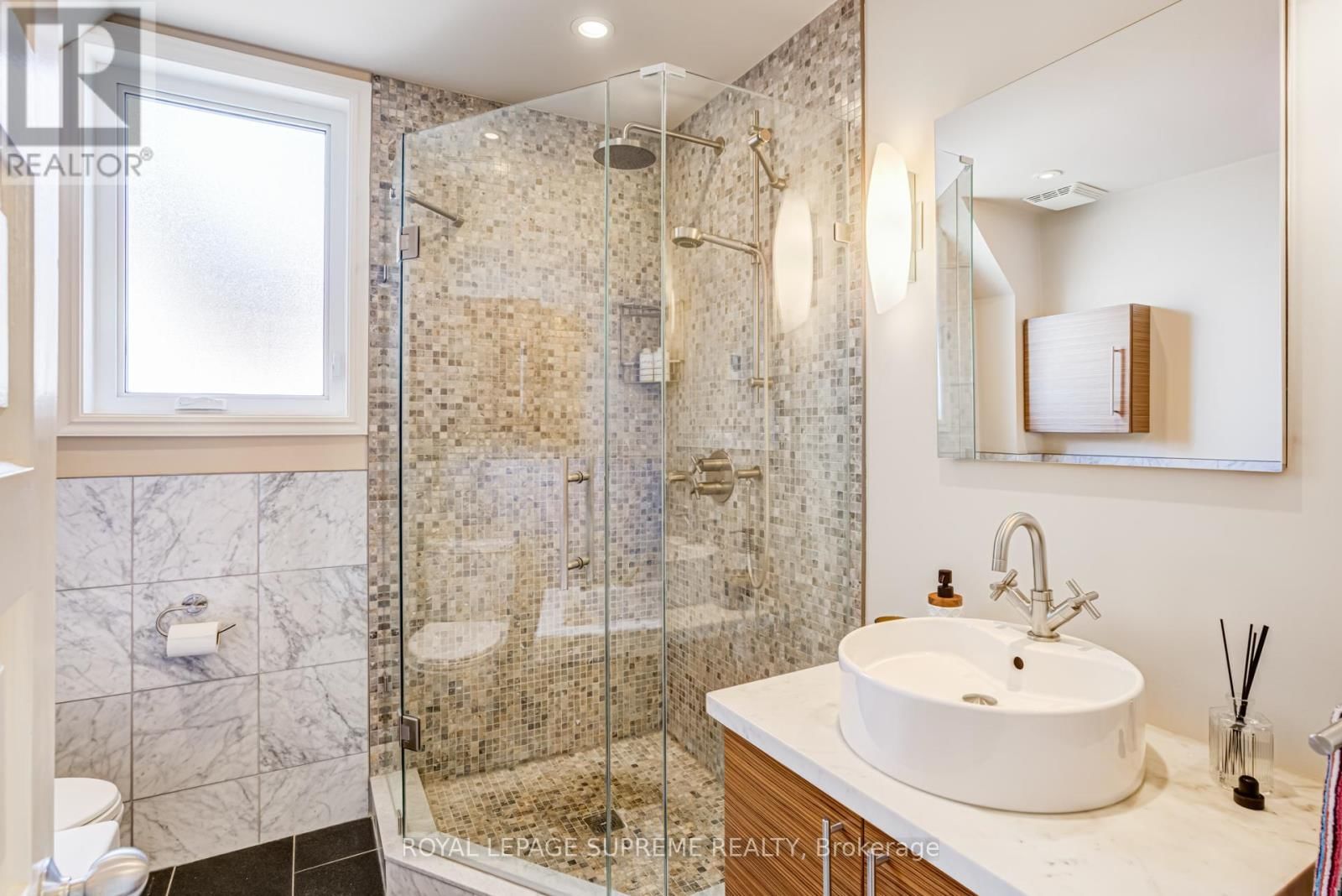 589 GLADSTONE AVENUE Image 34