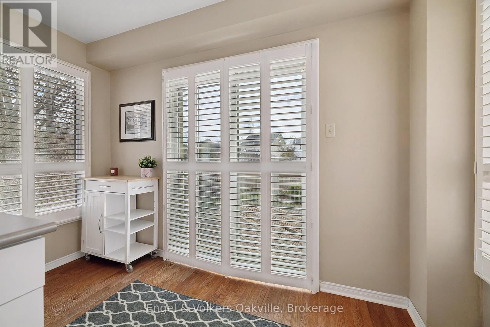 240 ROSS LANE Image 11