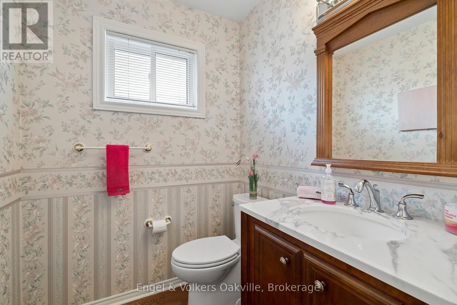 240 ROSS LANE Image 13