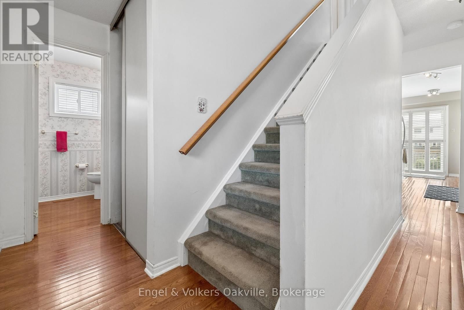 240 ROSS LANE Image 14