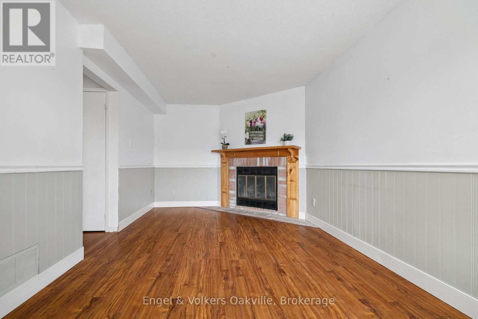 240 ROSS LANE Image 15