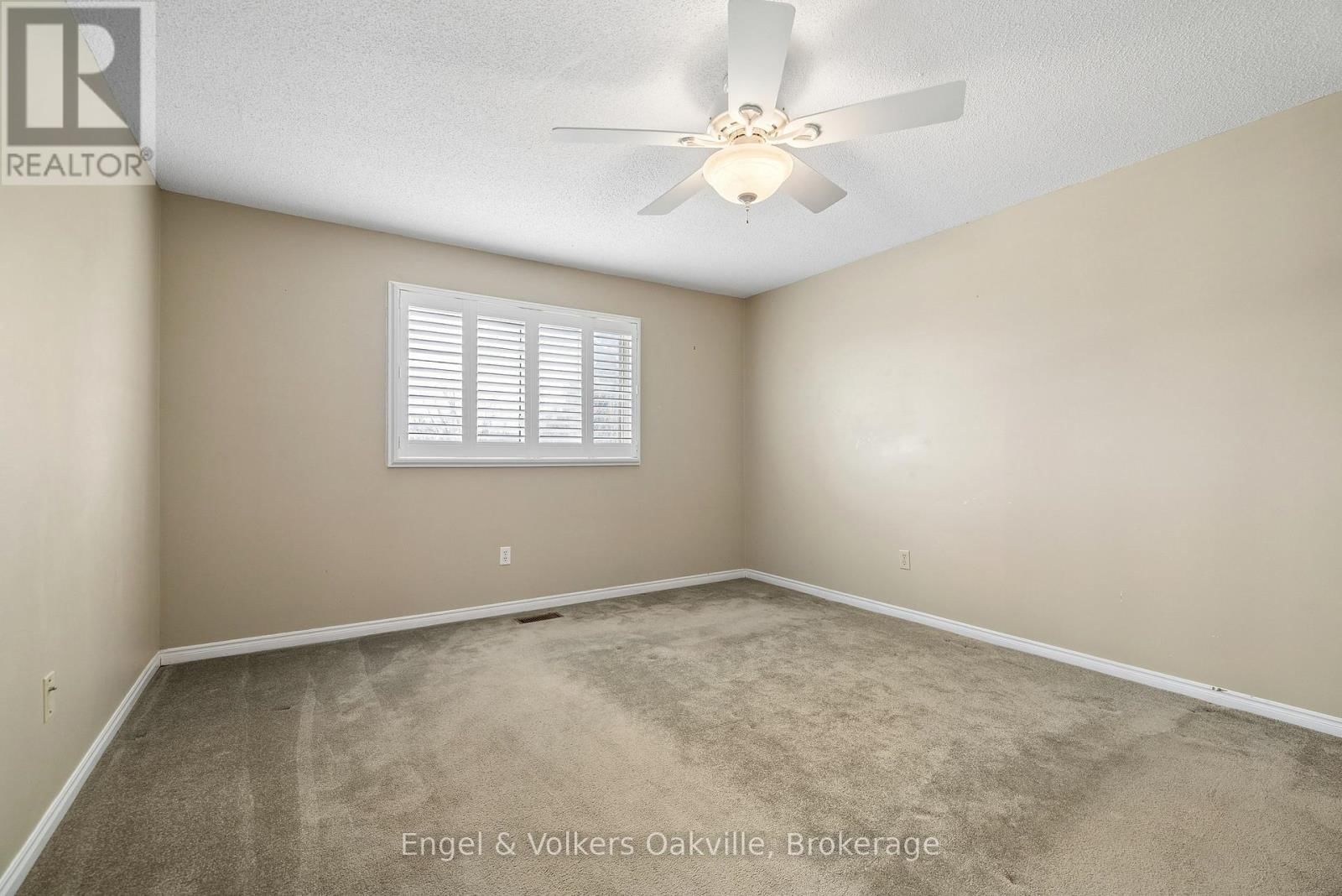 240 ROSS LANE Image 19