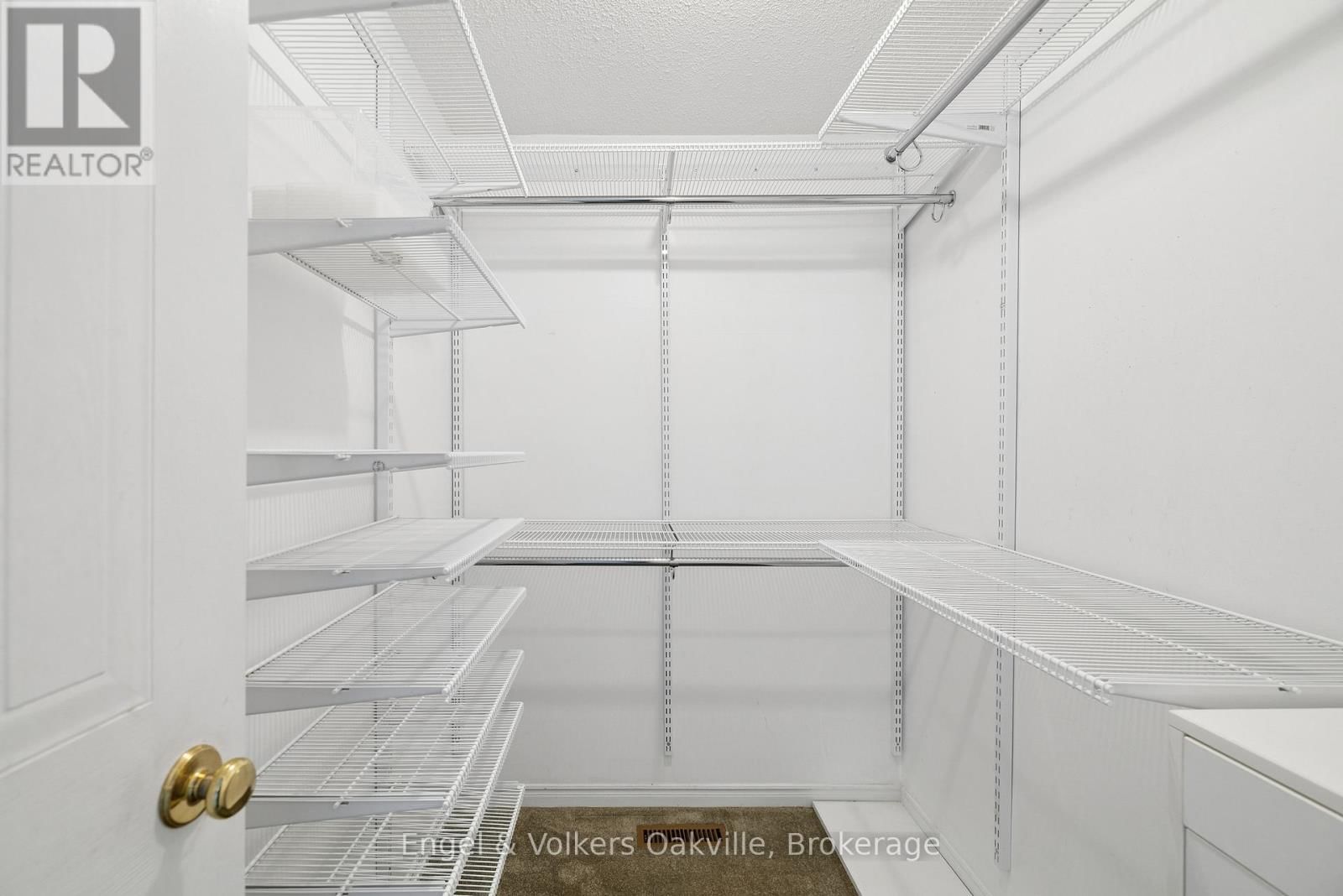 240 ROSS LANE Image 21