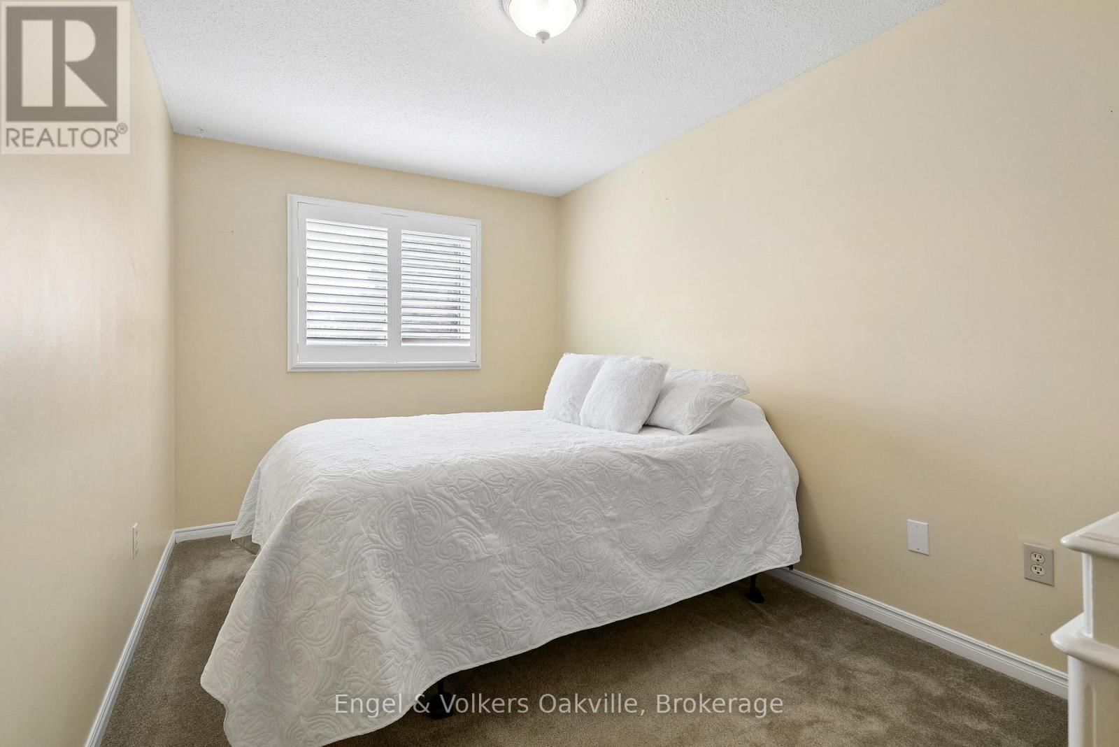 240 ROSS LANE Image 23