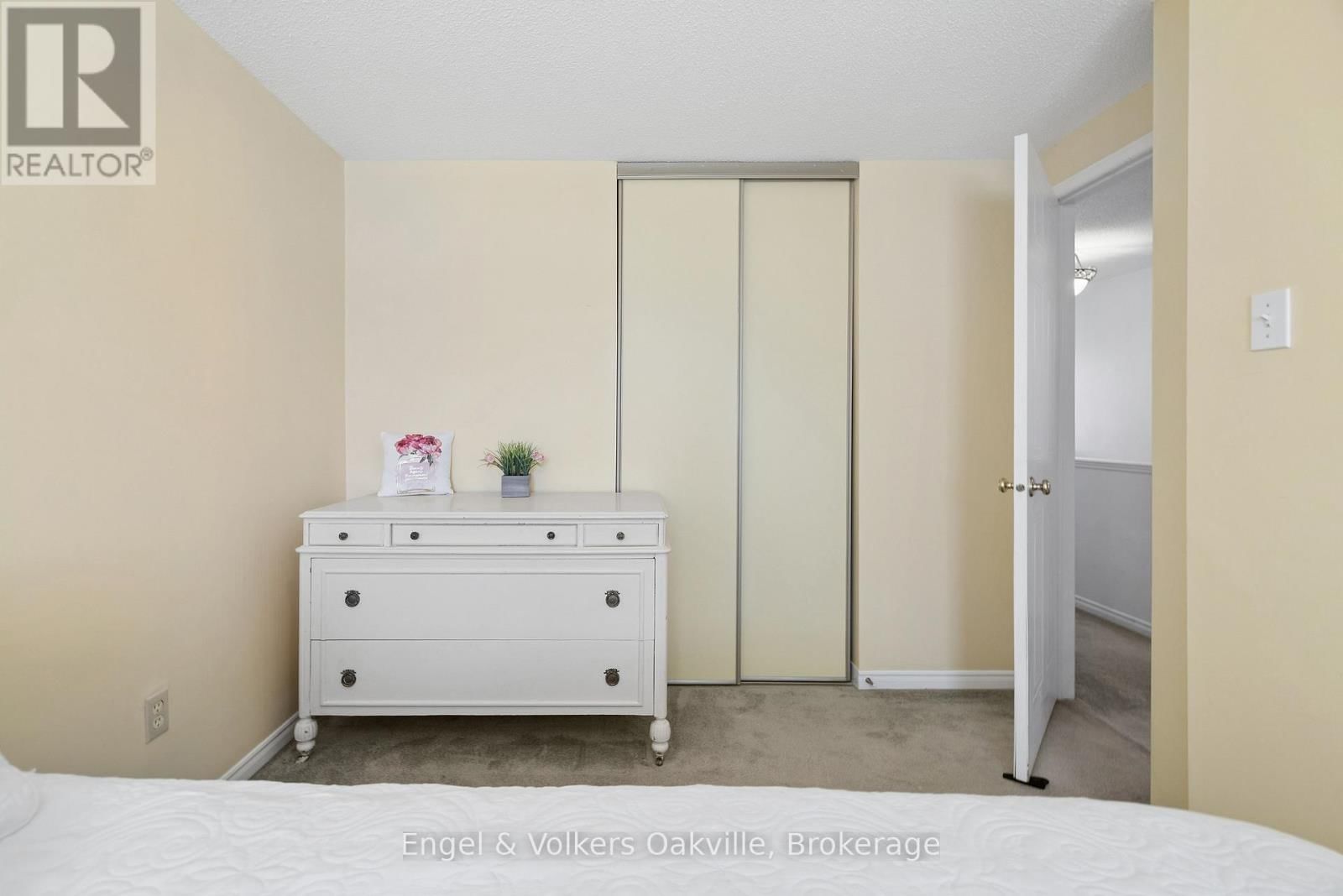 240 ROSS LANE Image 24