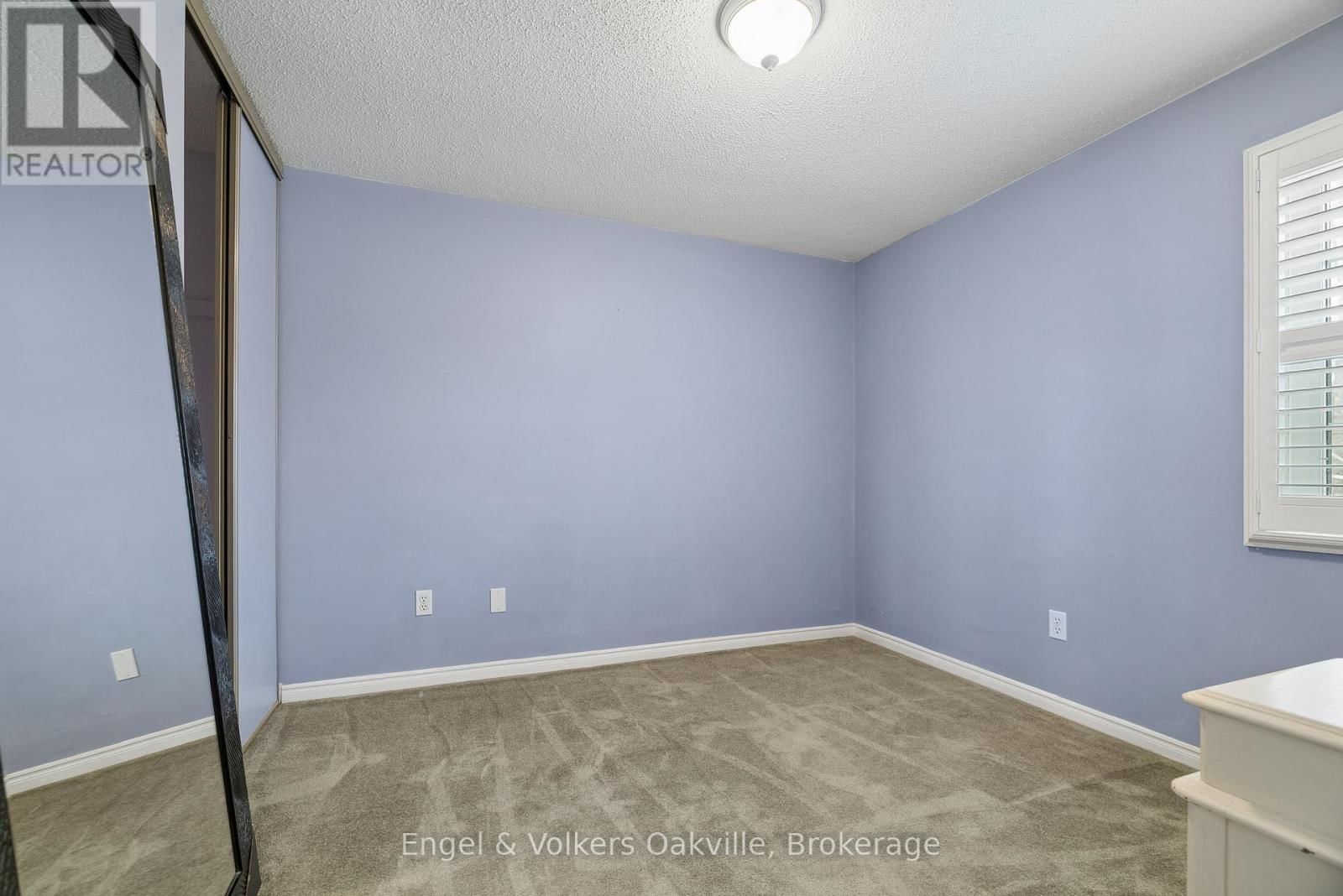 240 ROSS LANE Image 25