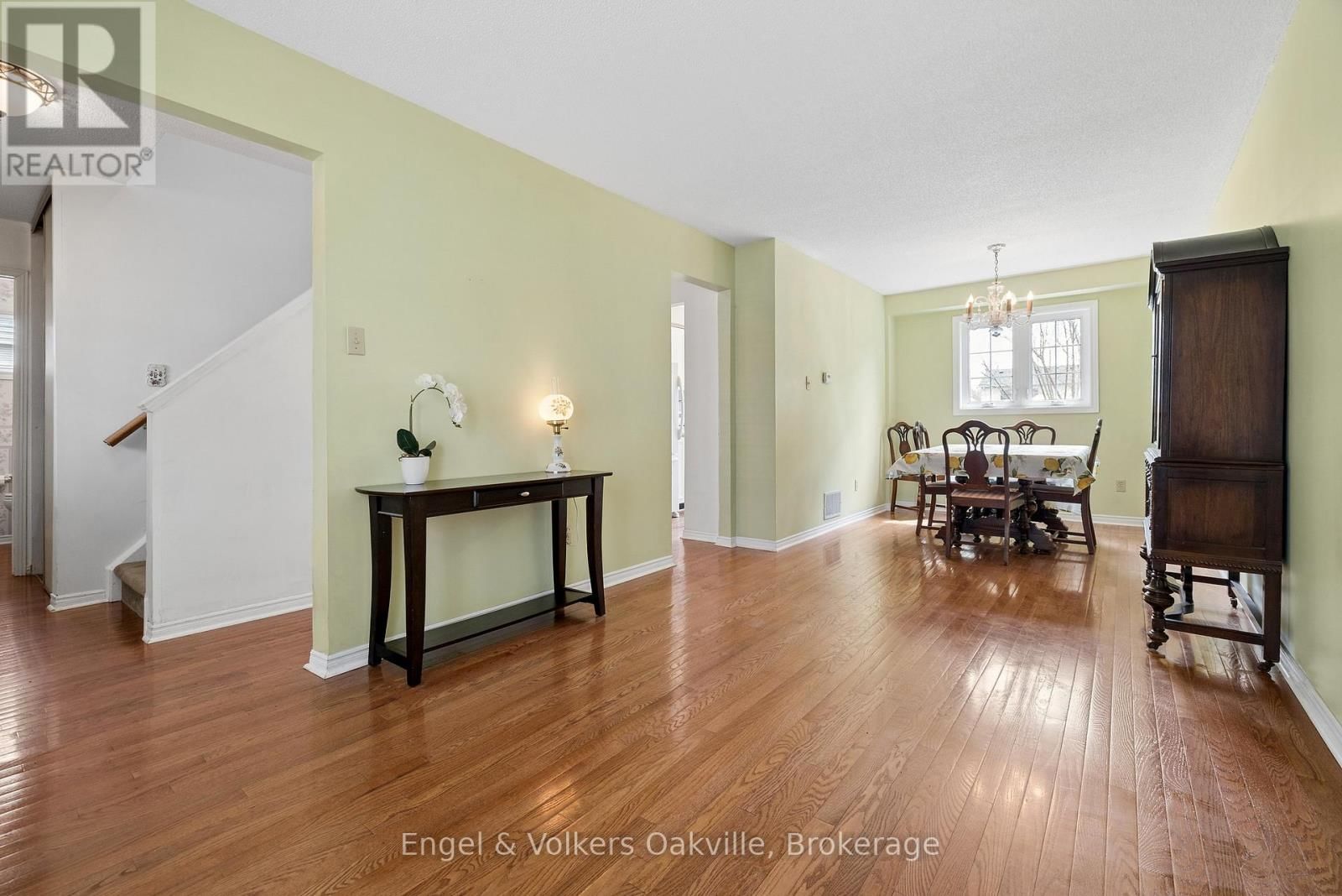 240 ROSS LANE Image 4