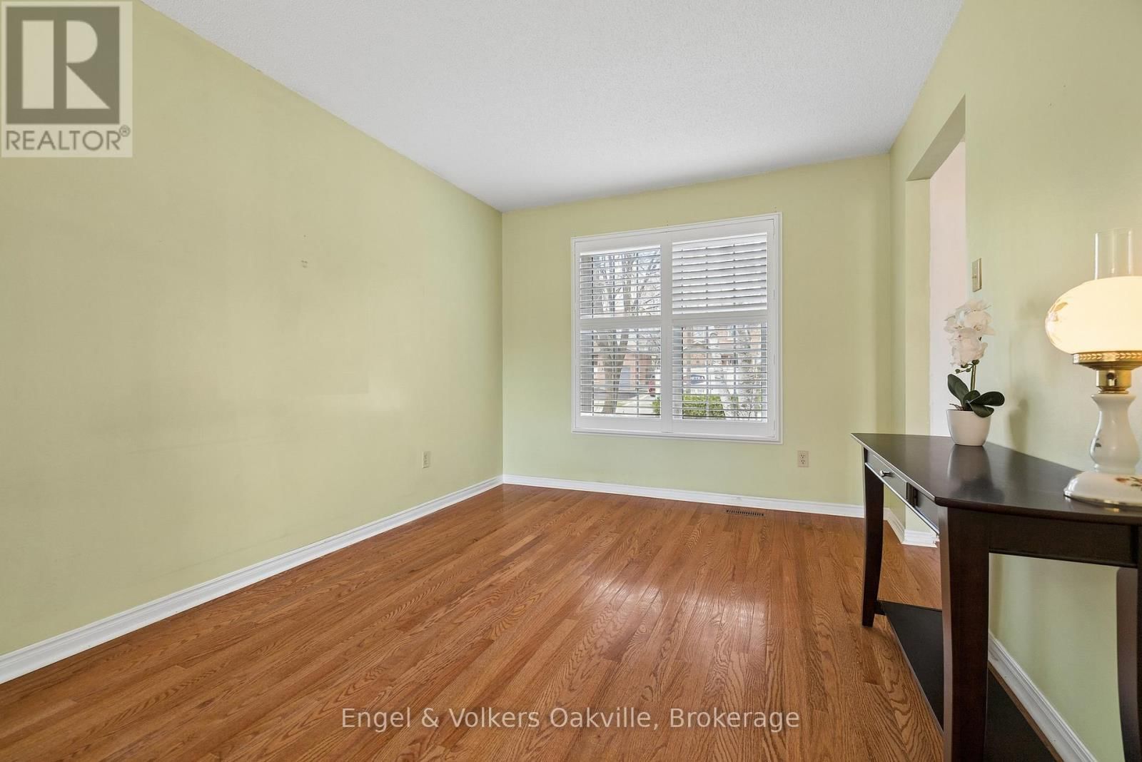 240 ROSS LANE Image 5