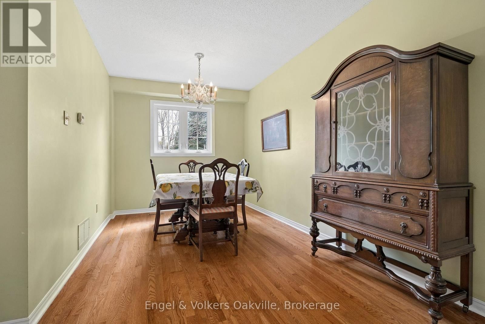 240 ROSS LANE Image 6