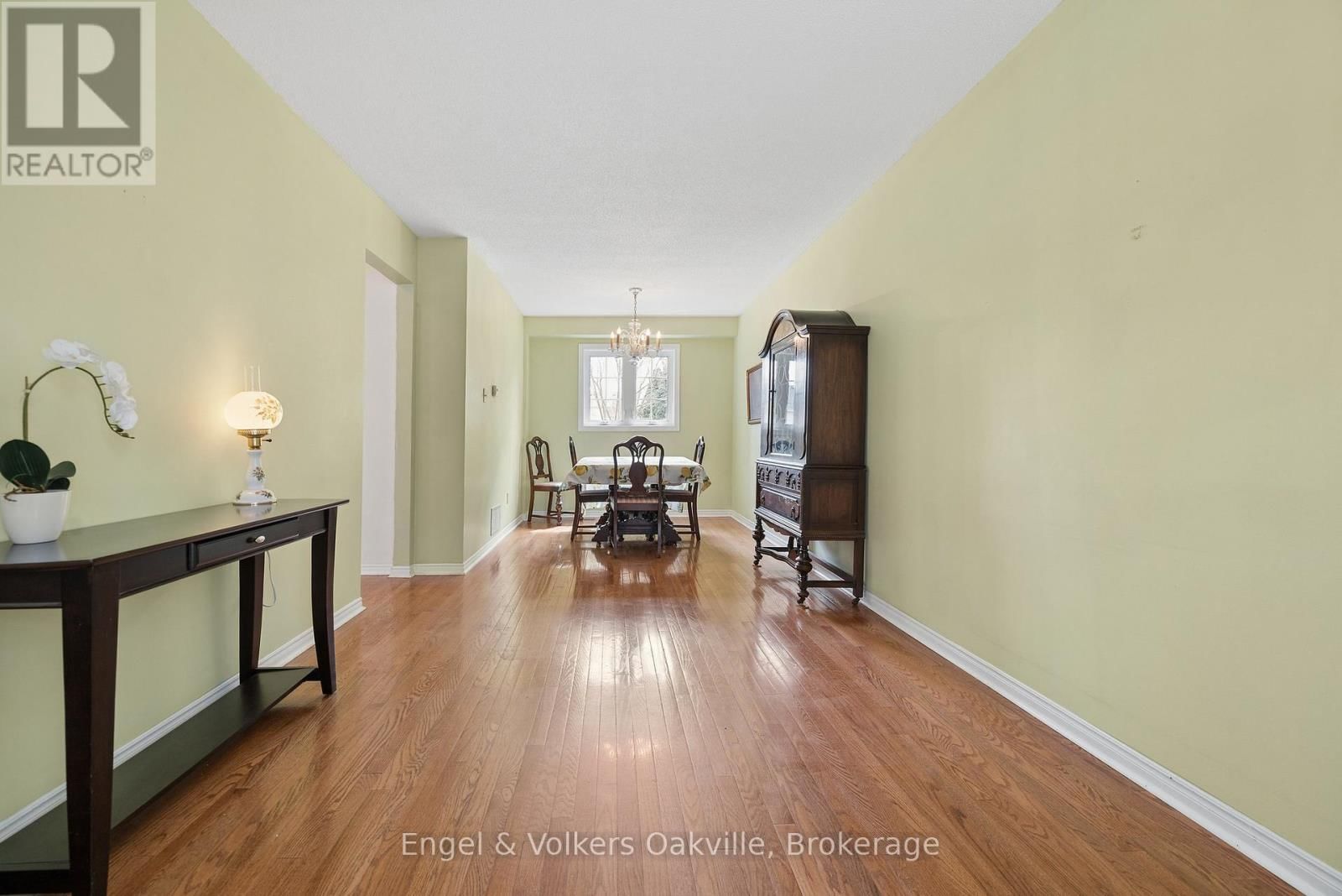 240 ROSS LANE Image 7