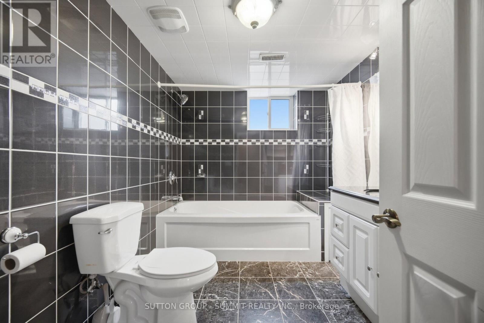 82 MACDONALD STREET Image 31