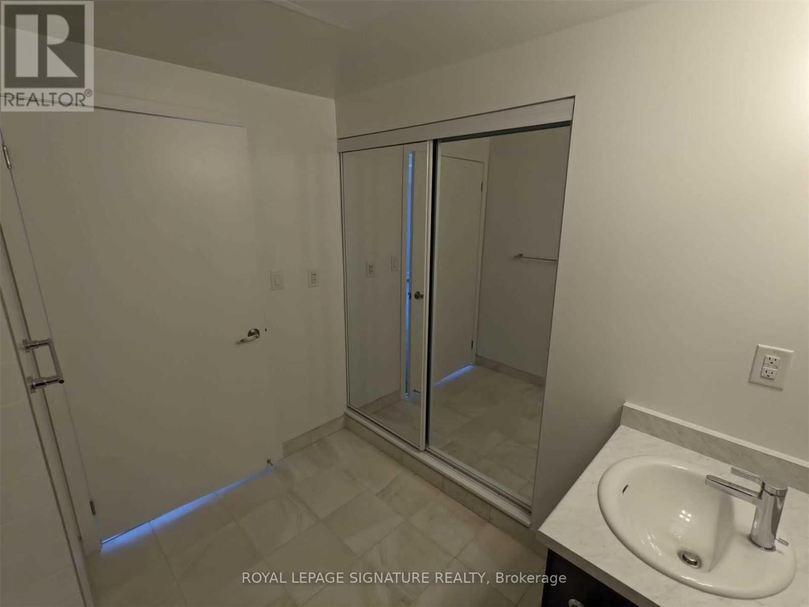 205 - 160 CANON JACKSON DRIVE Image 10