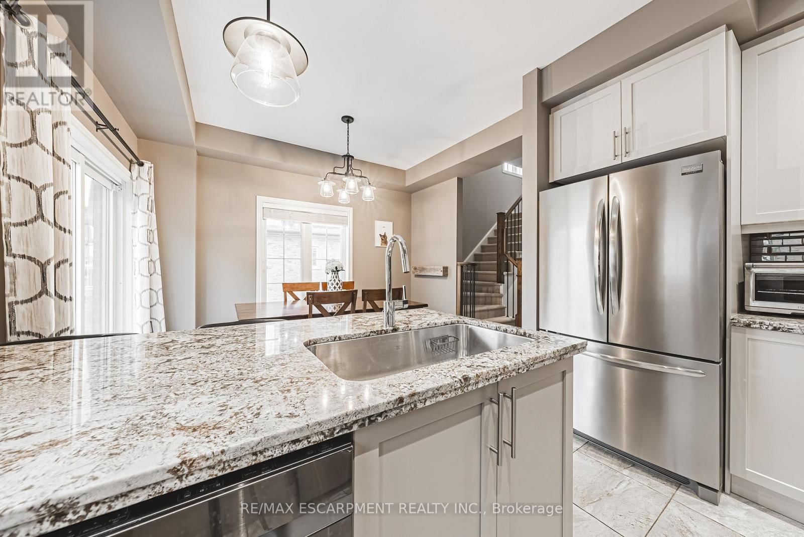 4 - 2220 QUEENSWAY DRIVE Image 11