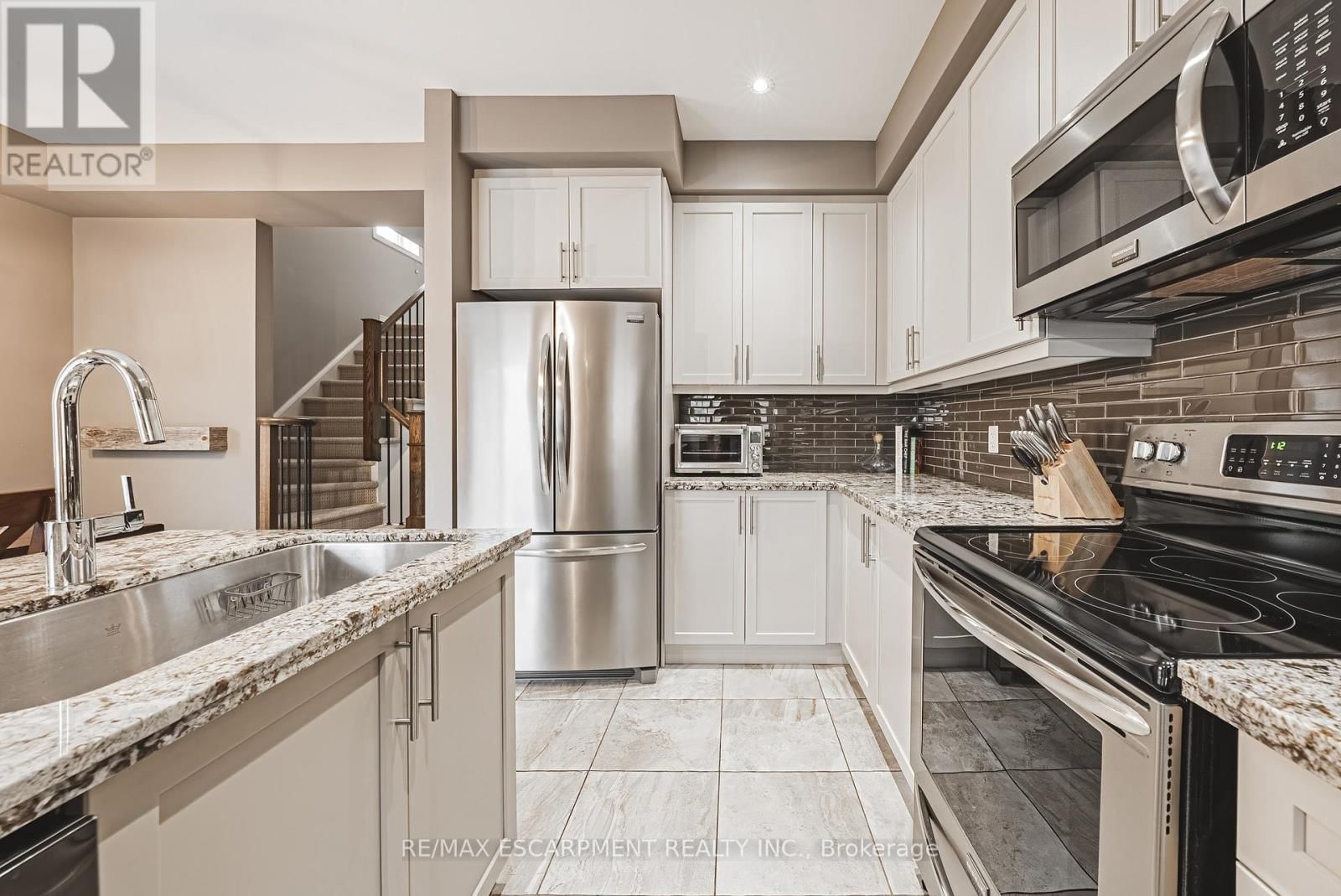 4 - 2220 QUEENSWAY DRIVE Image 12