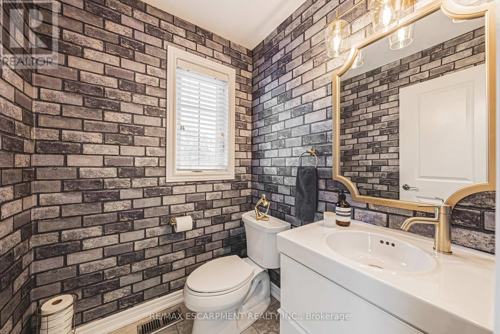 4 - 2220 QUEENSWAY DRIVE Image 13