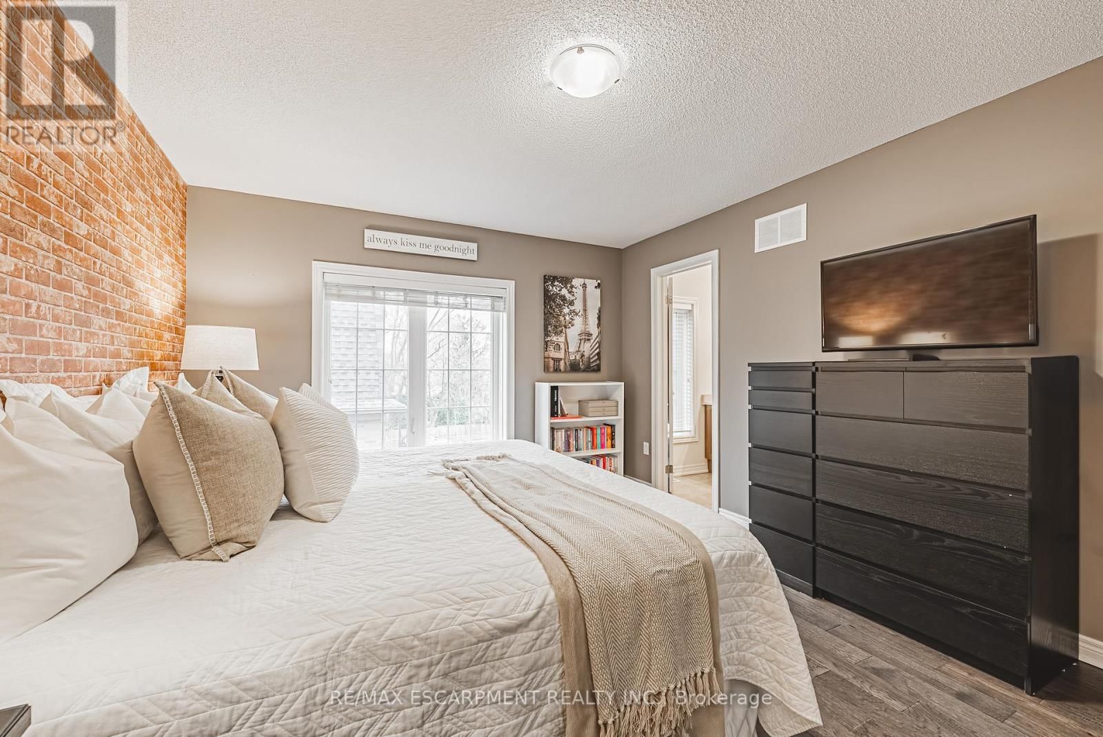 4 - 2220 QUEENSWAY DRIVE Image 15