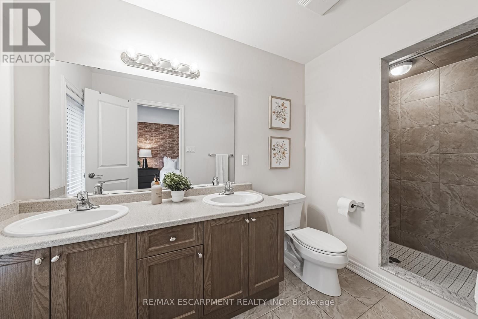 4 - 2220 QUEENSWAY DRIVE Image 16