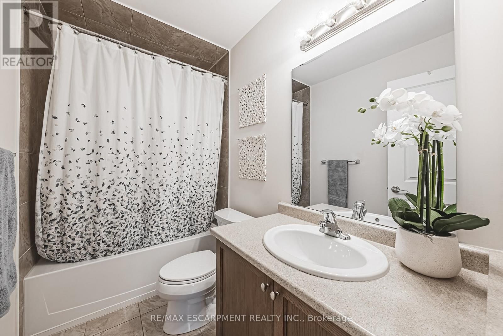 4 - 2220 QUEENSWAY DRIVE Image 17