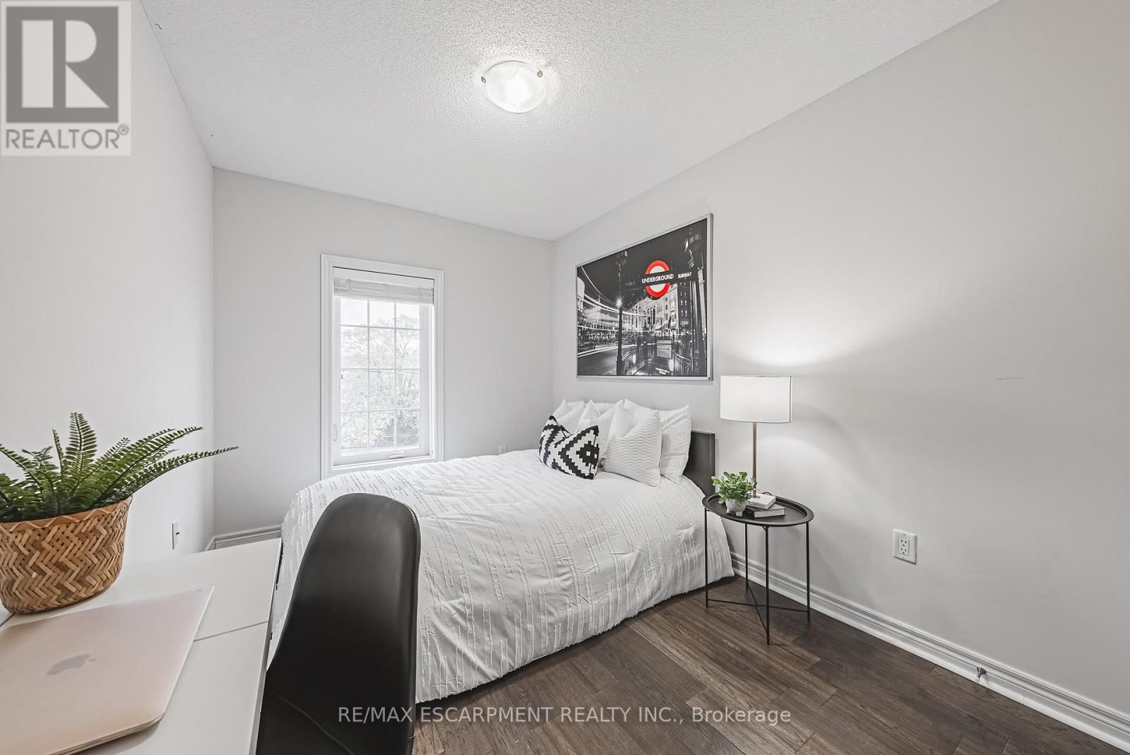 4 - 2220 QUEENSWAY DRIVE Image 18