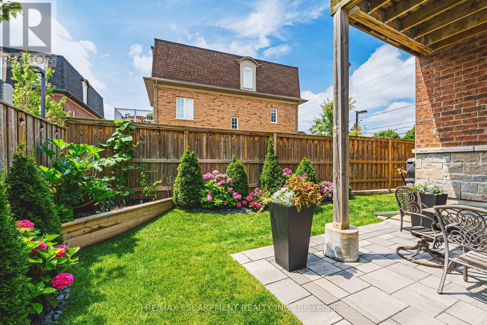 4 - 2220 QUEENSWAY DRIVE Image 29