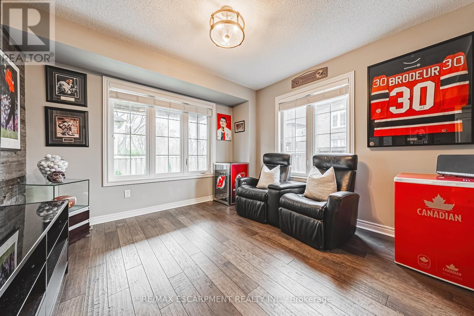 4 - 2220 QUEENSWAY DRIVE Image 3