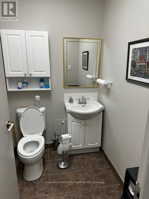 200 - 235 LAKESHORE ROAD EAST Image 11