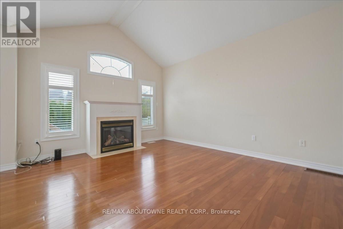 2348 TESLA CRESCENT Image 16