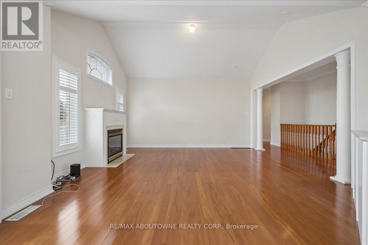 2348 TESLA CRESCENT Image 32