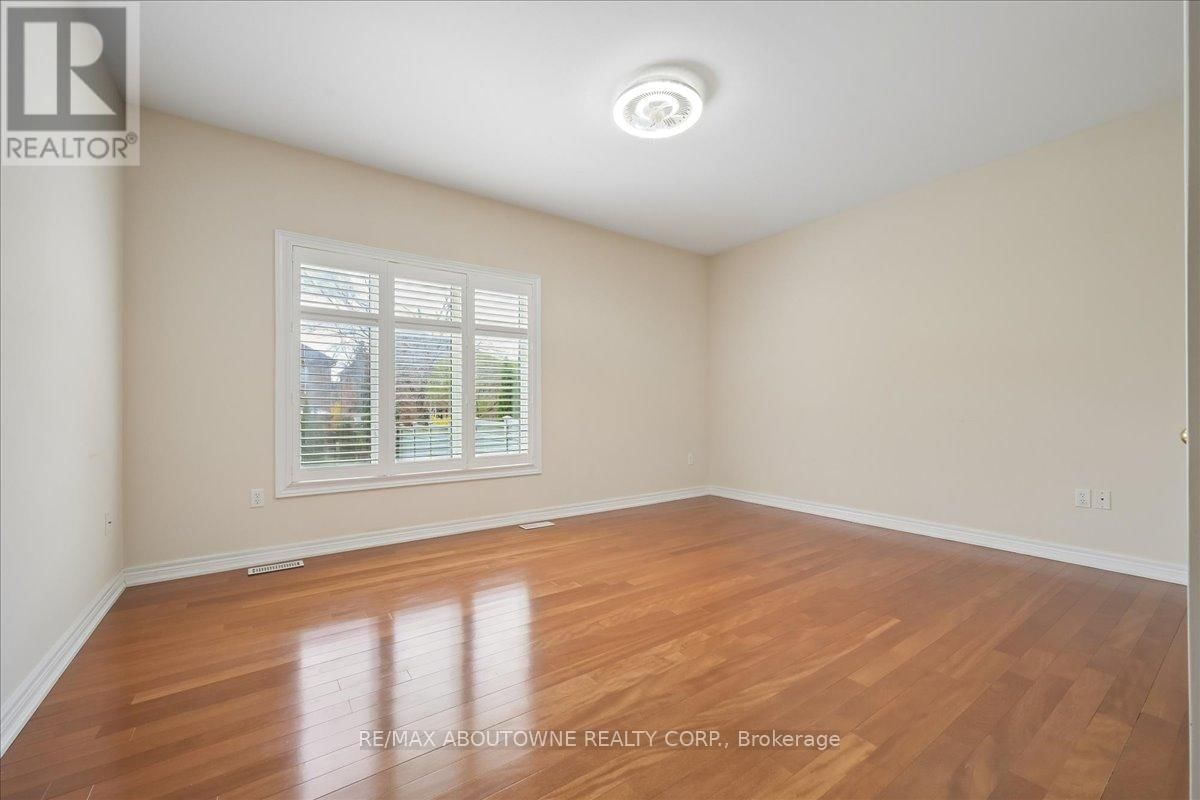 2348 TESLA CRESCENT Image 34