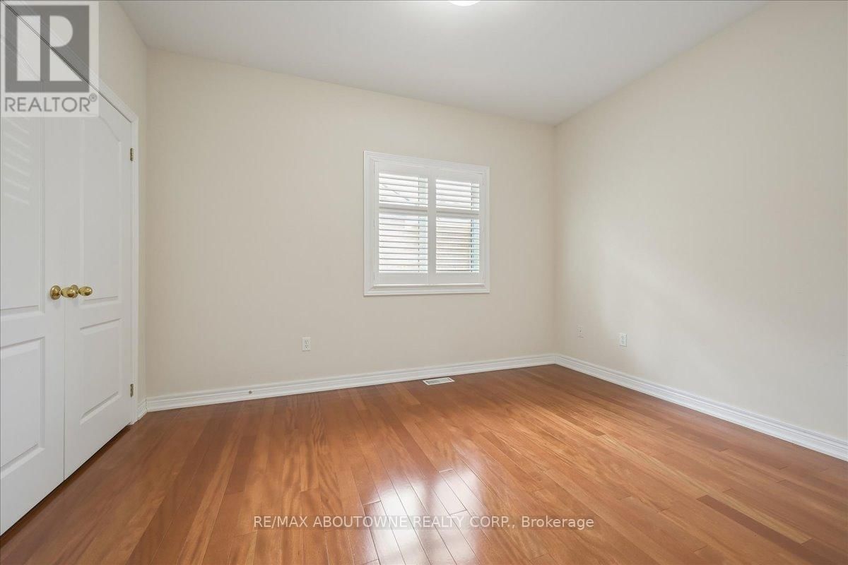 2348 TESLA CRESCENT Image 35