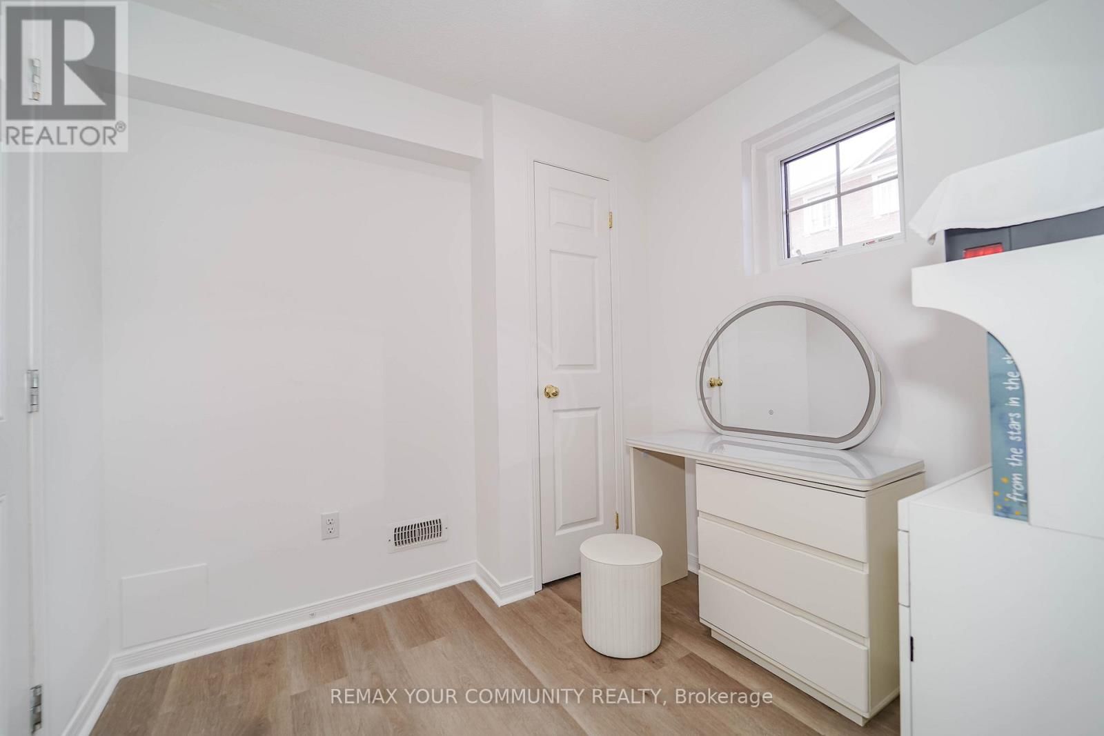 10 TED WRAY CIRCLE Image 13