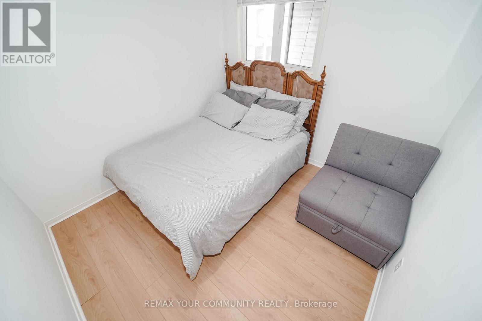 10 TED WRAY CIRCLE Image 17