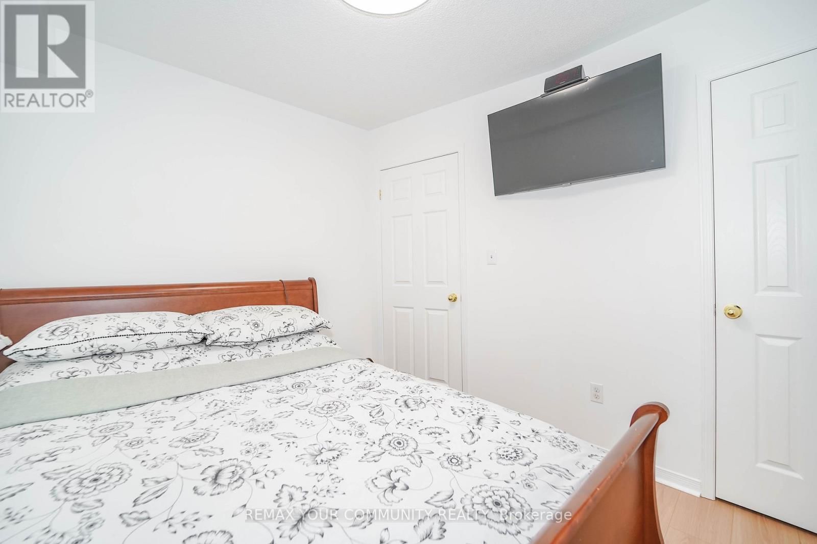 10 TED WRAY CIRCLE Image 19