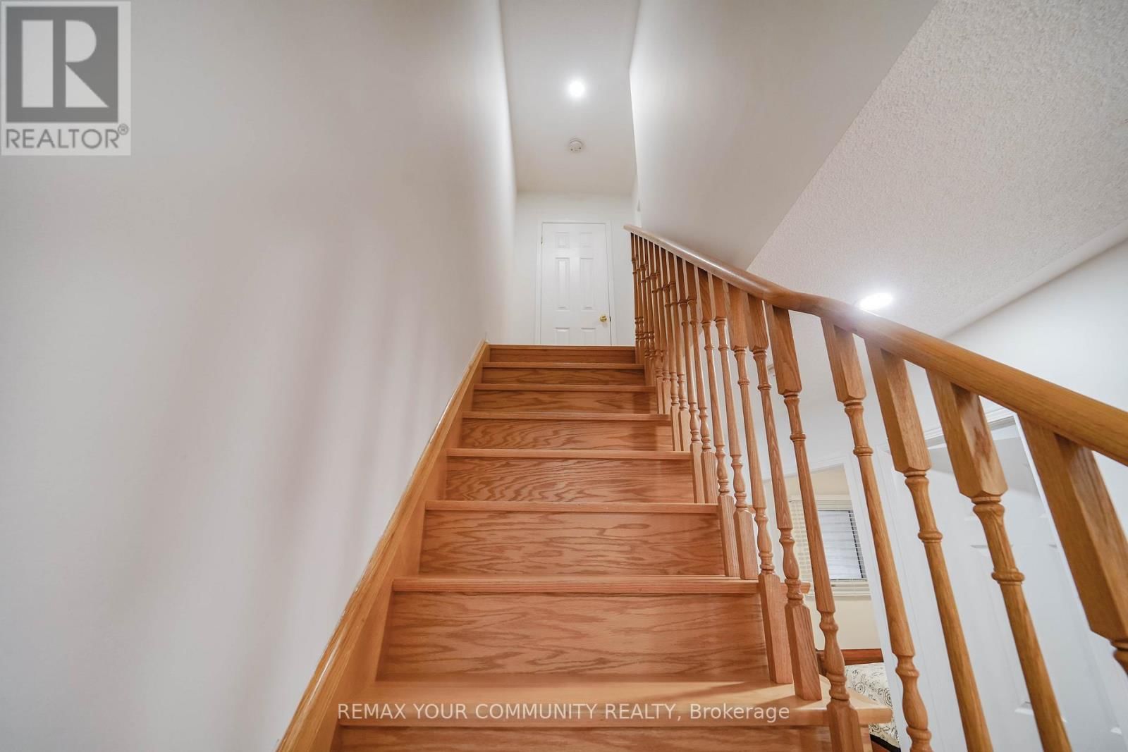 10 TED WRAY CIRCLE Image 24