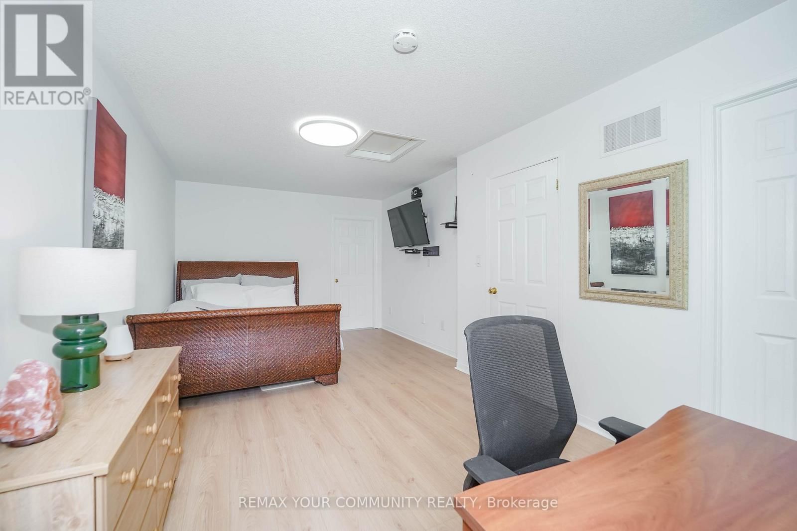 10 TED WRAY CIRCLE Image 28