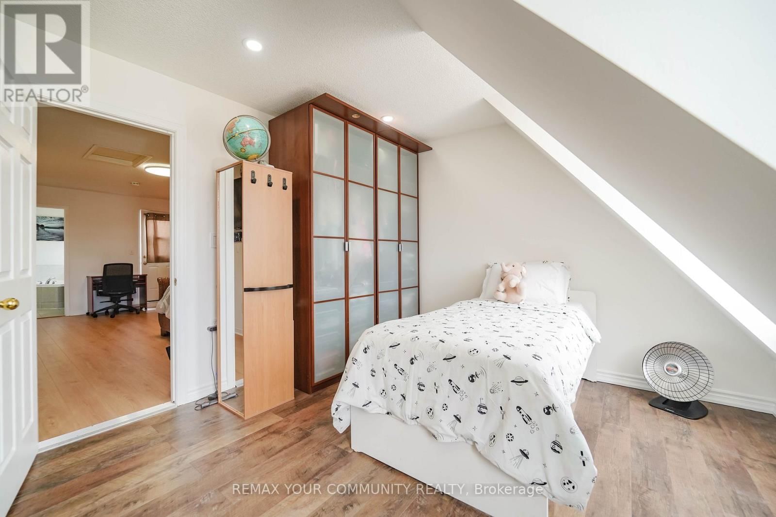 10 TED WRAY CIRCLE Image 29