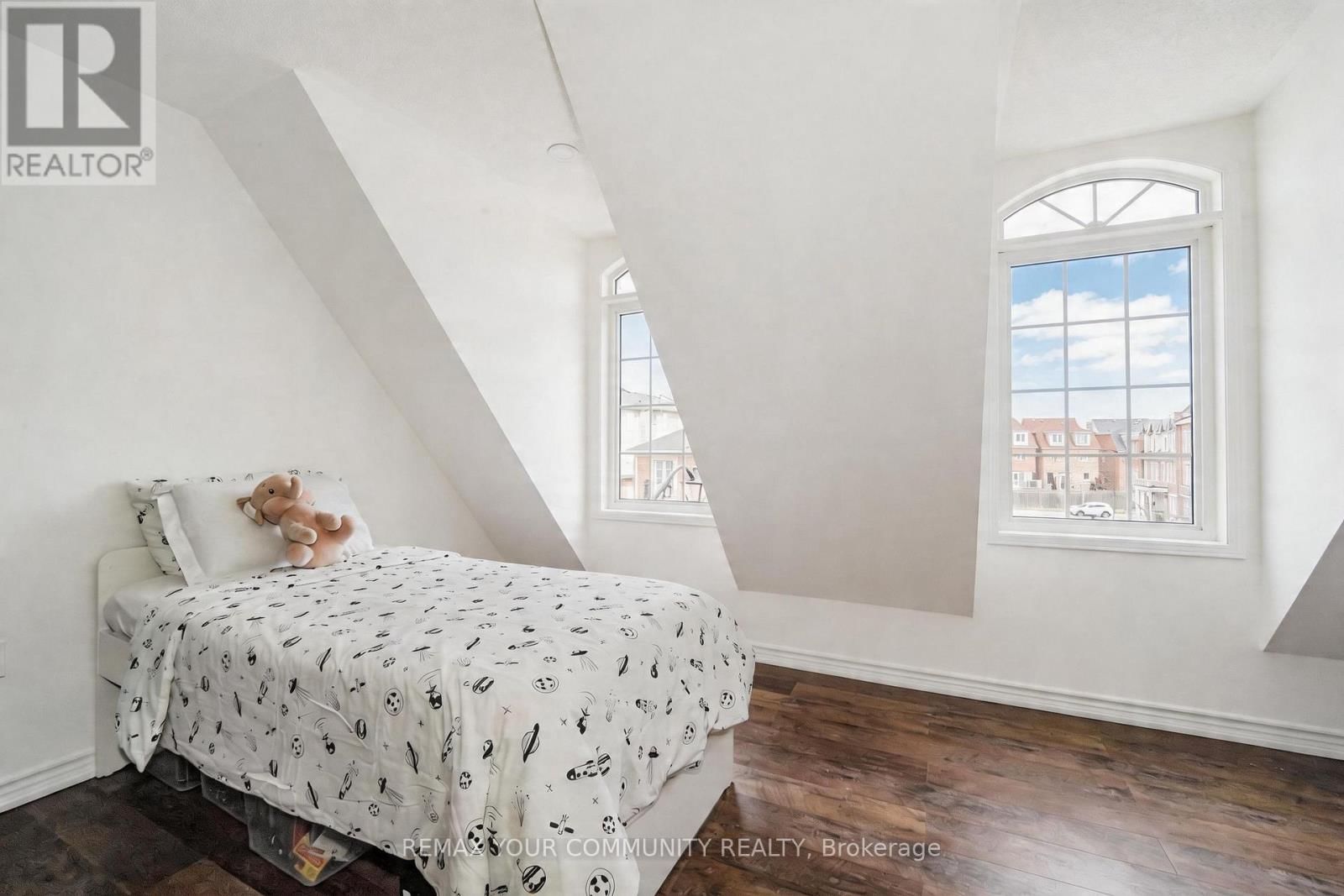 10 TED WRAY CIRCLE Image 30