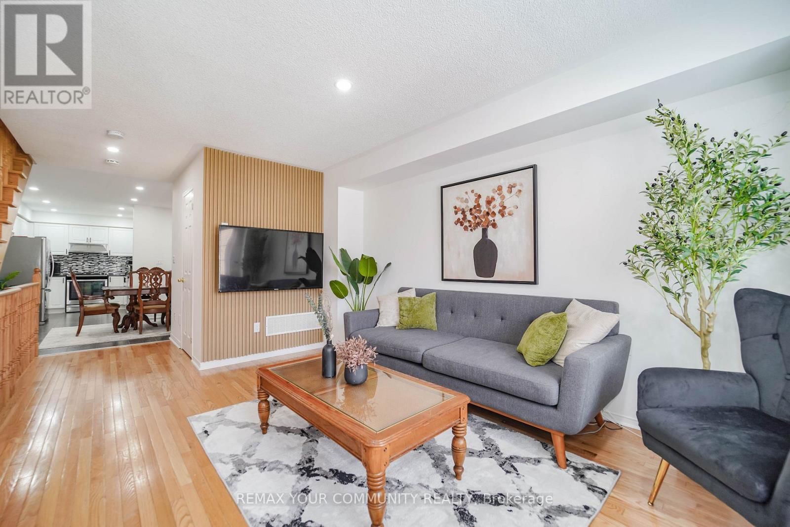 10 TED WRAY CIRCLE Image 6